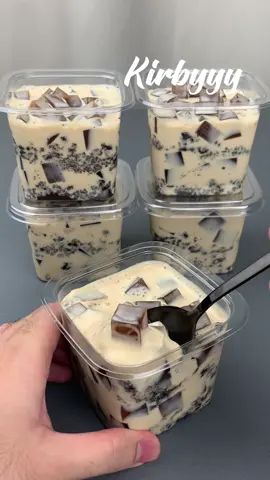 Coffee Jelly Cheesecake Cups #kirbyyy  25g jelly powder 1/2 cup sugar 2 tsp instant coffee  800ml water 250g creamcheese 1 can condensed milk 1 can evaporated milk storebought chocolate cake