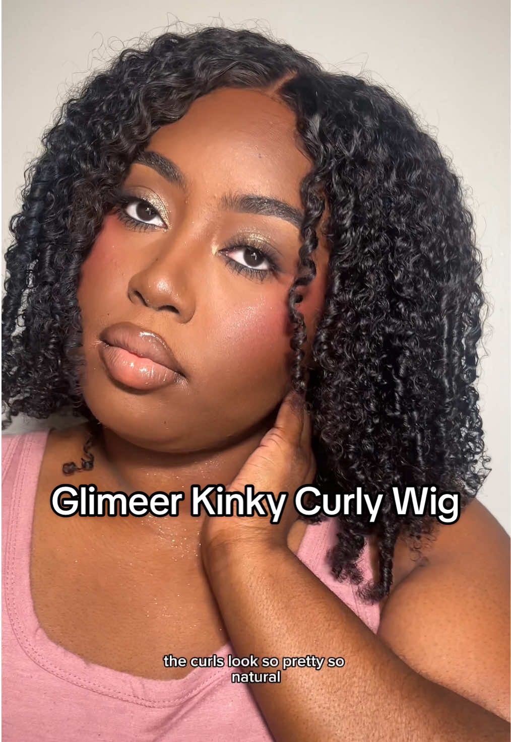 These curls are POPPIN’ okayyy 😍✨ My 18” kinky curly glueless wig from @glimeerhairshop styles so well—whether I wear it big & fluffy or defined & curly, it always gives natural. Easy to throw on, easy to slay 💕 #glimeerhair #curlyhair #gluelesswig #fyp #humanhair 