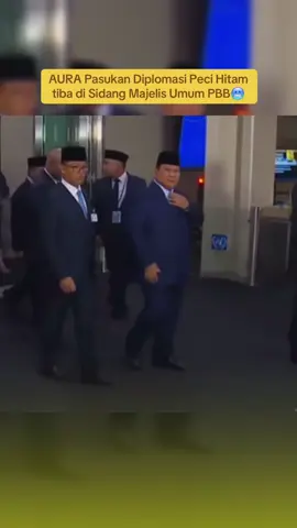 Keren banget nih para pasukan diplomasi peci hitam yang dipimpin oleh Presiden Prabowo Subianto saat datang ke Sidang Majelis Umum PBB🔥🔥 #prabowo #seskabteddyindrawijaya #sugiono #aura #pbb 