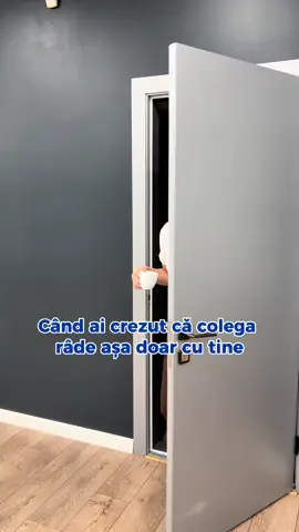 Voi tot aveți asemenea colegi?🥲
