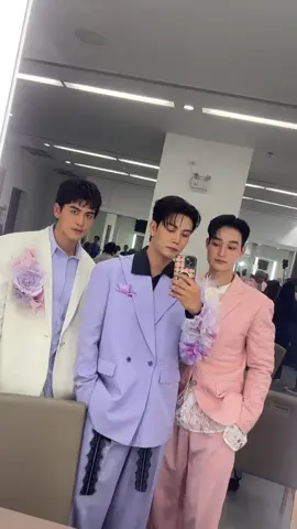 นักแสดง เพียงนาวา Lovermerman 🧜🏻‍♂️ ‘ซัน ฮาซัน - ปูน อัครภัทร์ - ฟิล์ม จิรายุ‘  ในงาน Y Entertain Awards 2025 ณ True ICON Hall ICONSIAM  #YEntertainAwards2025xJisuLife  #YentertainAwards2025 #เพียงนาวา #Lovermerman @lasankhan_sun  @poonakk_s  @Filmjirayu 