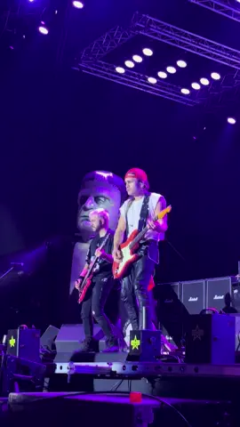 Motor enfermo @Airbag Oficial @Guido Sardelli @Patricio Sardelli  #airbagoficial #amigas🤞🏻💕 #concierto #corrientescapital 