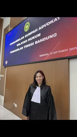 Day in my life sumpah advokat di pengadilan tinggi!! Officially an advocate now 👩‍💼🥑 berharap kerjaan ku bisa berguna dan bermanfaat bagi banyak orang dan diriku aendiri supaya kerja keras since kuliah tidak akan sia sia ya Tuhan Yesus, Aamiin 🥹❤️