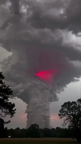 RED GLOWING SKY UAP AND CROSS UFO SIGHTINGS in Canada / USA - uploaded 09-23-2025 (This video was posted for entertainment and educational purpose only) #creatorsearchinsights #ufo #uap #sighting #rapture   