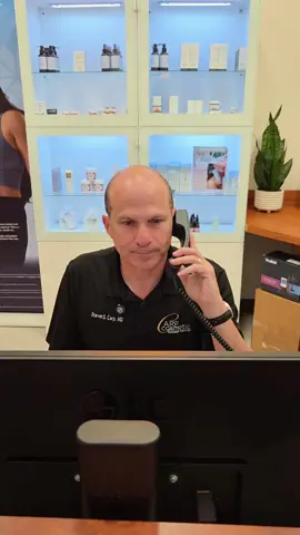 When Dr. Carp answers the phones, every answer is “I don’t know.” 😂 Good thing he’s got an incredible team who does know—and keeps everything running smoothly for our patients. #drcarp #carpcosmetic #plasticsurgery #akronohio #plasticsurgeryhumor #behindthescenes #plasticsurgerylife #beststaff #drcarpplasticsurgeon