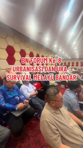 BN FORUM Ke-8 URBANISASI DAN URA : SURVIVAL MELAYU BANDAR Tetamu Khas : YAB DATO’ SERI DR. AHMAD ZAHID BIN HAMIDI Timbalan Perdana Menteri Moderator : DR. ZAMBRY ABD KADIR Panel Forum : DATUK SERI JOHARI BIN ABDUL GHANI Menteri Perladangan dan Komoditi, Ahli Parlimen Titiwangsa PROF EMERITUS DR. BARJOI BARDAI Malaysia University of Science and Technology (MUST) DR. SHUHANA SHAMSUDDIN Profesor Adjung di UTMKL, Presiden Perekabandar