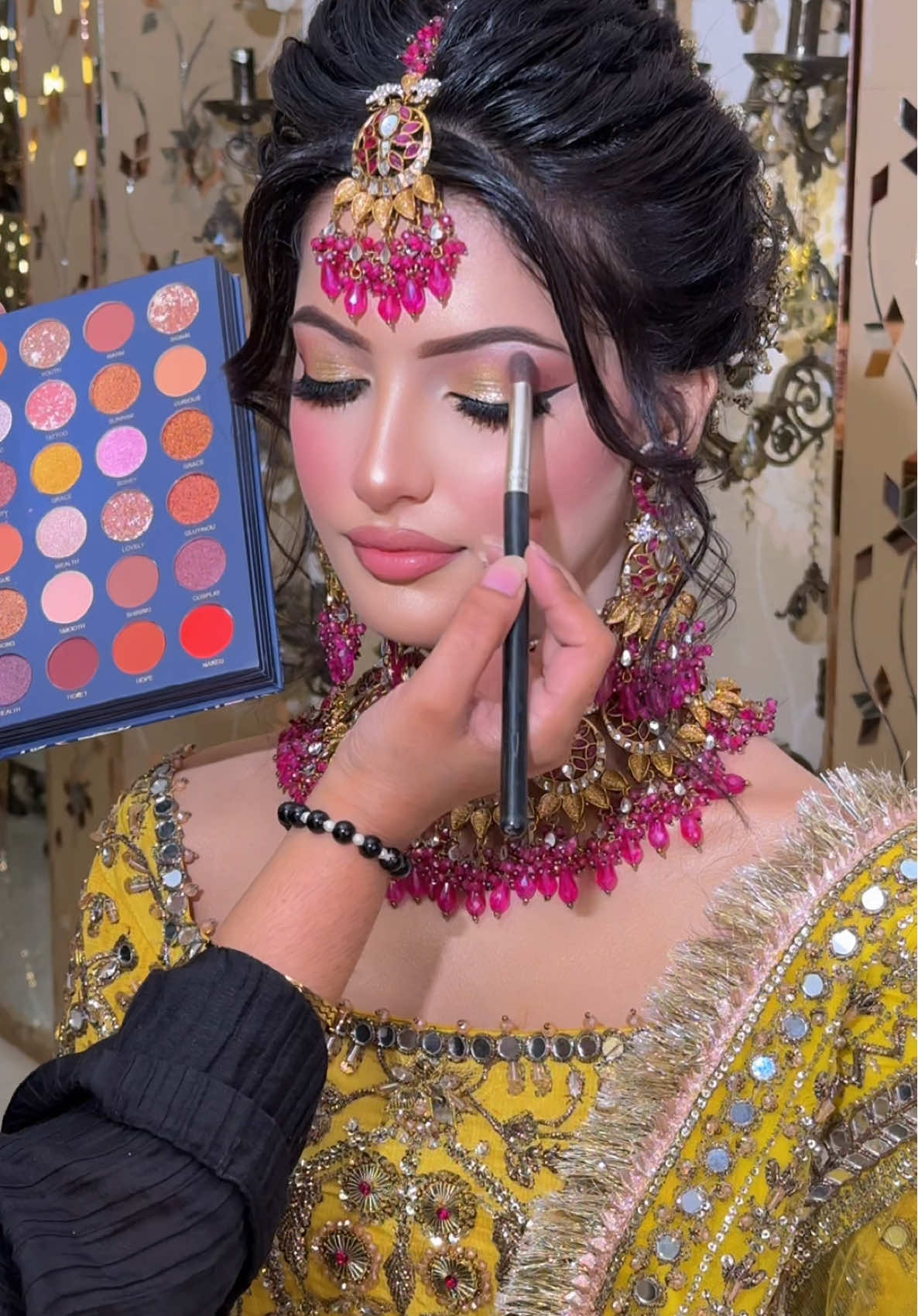 ✨ This stunning makeover by Kashee is pure perfection! From timeless makeup to flawless styling, every detail is designed to make you stand out on your wedding, event, or special occasion. 💫 📌 Book your slot now with Kashee & his expert team at Kashee’s Kingdom, Tariq Road and turn your dream look into reality! 📞 WhatsApp: +92 345 288 9230 🌐 Website: www.kashees.com #Kashees #Kashee #KasheesMakeover #KasheesKingdom #TariqRoad     