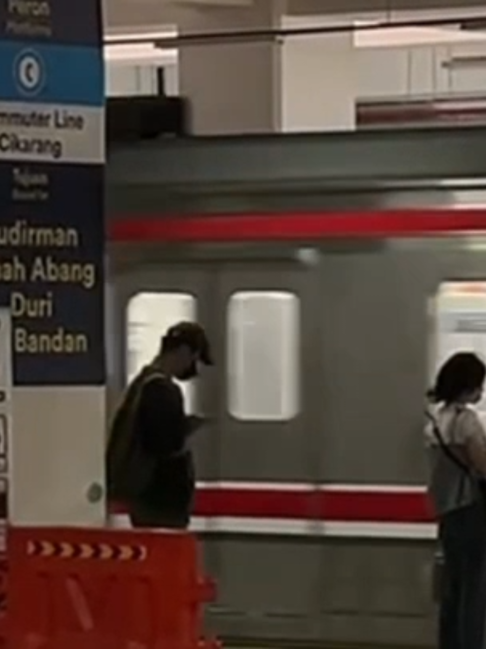 bersandar kemana?