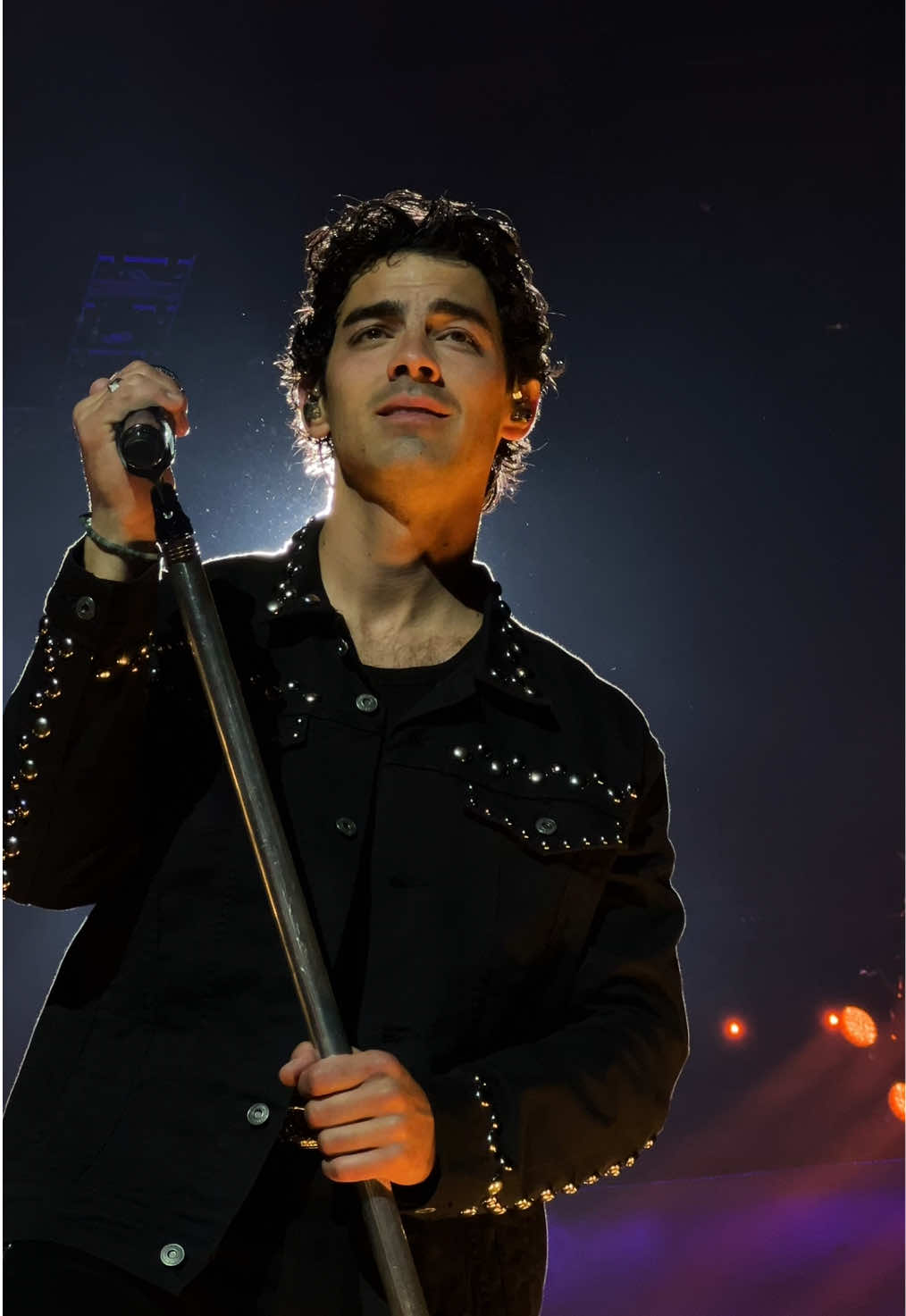 second row for my hometown show last night was amazinggg 🙂‍↕️ #joejonas #vacationeyes #tour #jonasbrothers @joejonas 