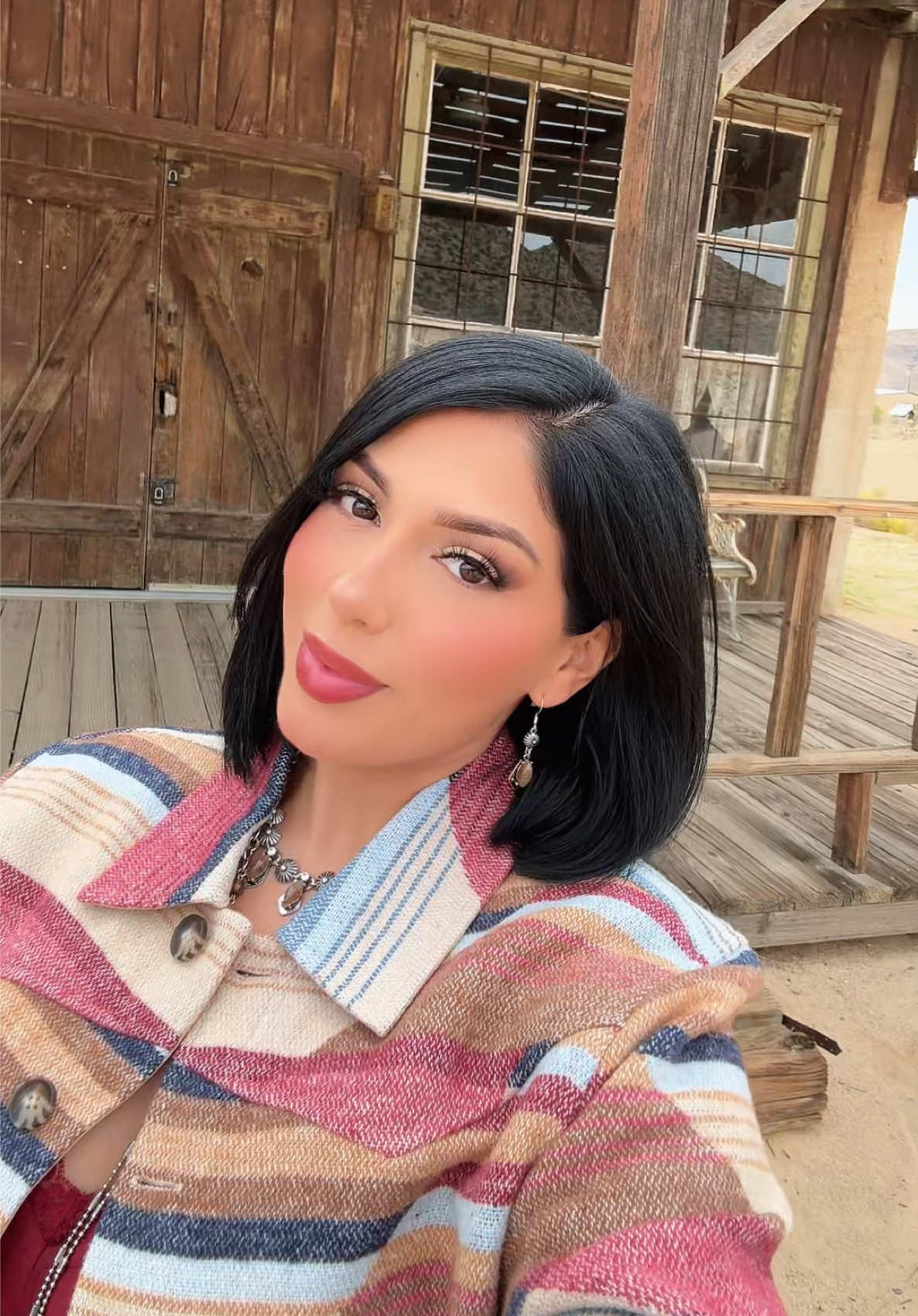 Sunday vibes 😍 Shacket from : @Idyllwind  #latepost #countrysidelife #makeup #photoshootmakeuplook  #shacketseason 