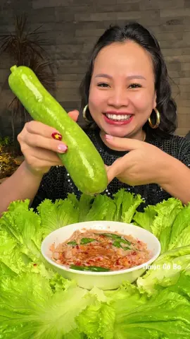 Bầu luộc nguyên trái ăn cực ngọt. #thuoccoba #dacsanvietnam #xuhuong #mukbang #ancungtiktok 