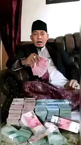 InsyaAllah kang ujang pasti bantu #beritaterkini #viralhariini #penarikanuanggaib #creatorsearchinsight #dipadepokanantigalau 