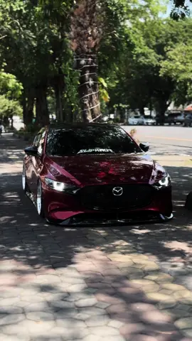 kedip mau diapain lagi ya #mazda3hatchback 
