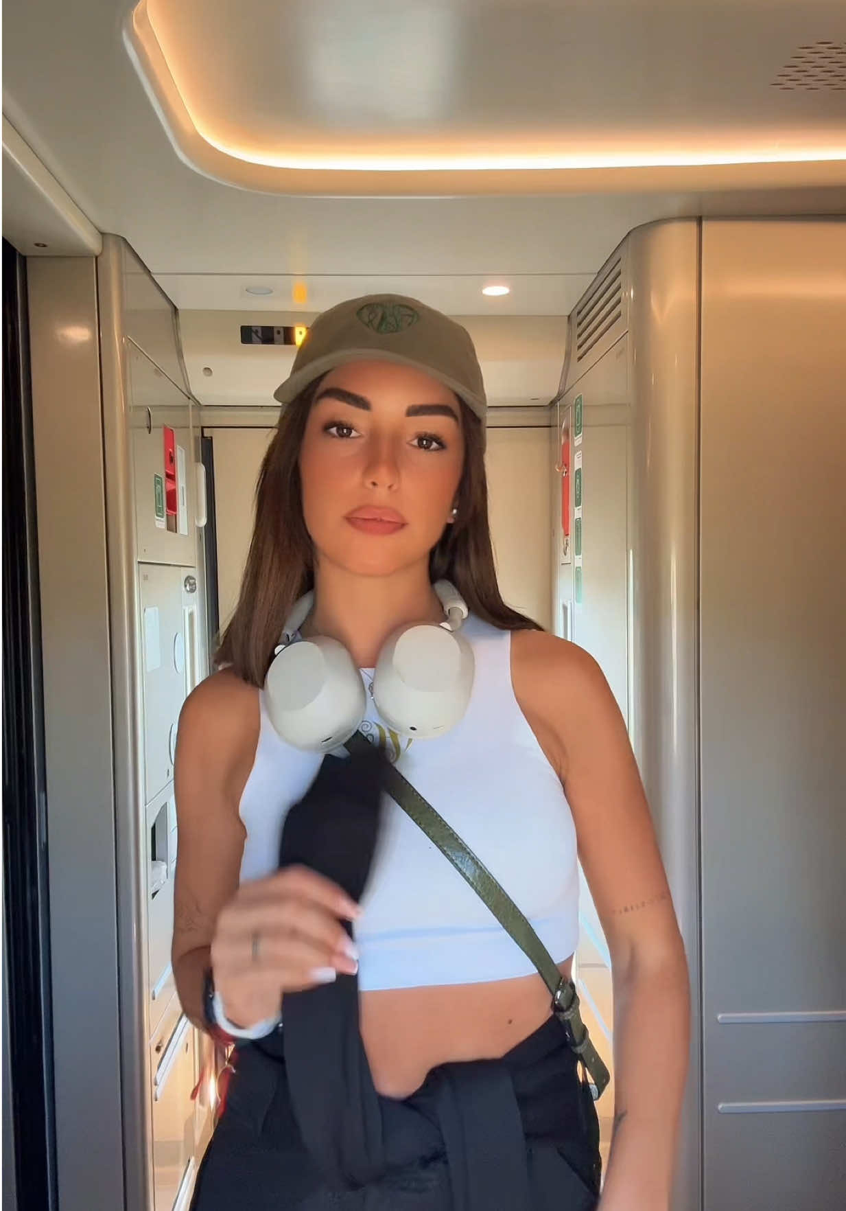 Ya os expliqué una vez que no puedo estar todo el trayecto sentada en el tren, así que PARTE 2😂