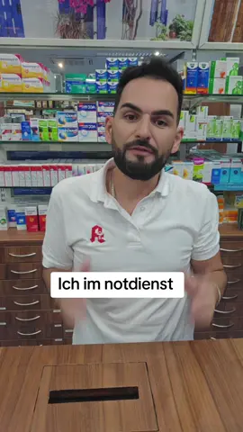 Man darf alles fragen, dennoch gibt es gewisse Fragen die man wiederholt oder am liebsten gar nicht hören möchte! Was bringt dich zum kochen? Schreib es in die Kommentare! Bin gespannt 😂🫣 #Apotheke #notdienst #frage #telefon #omg 