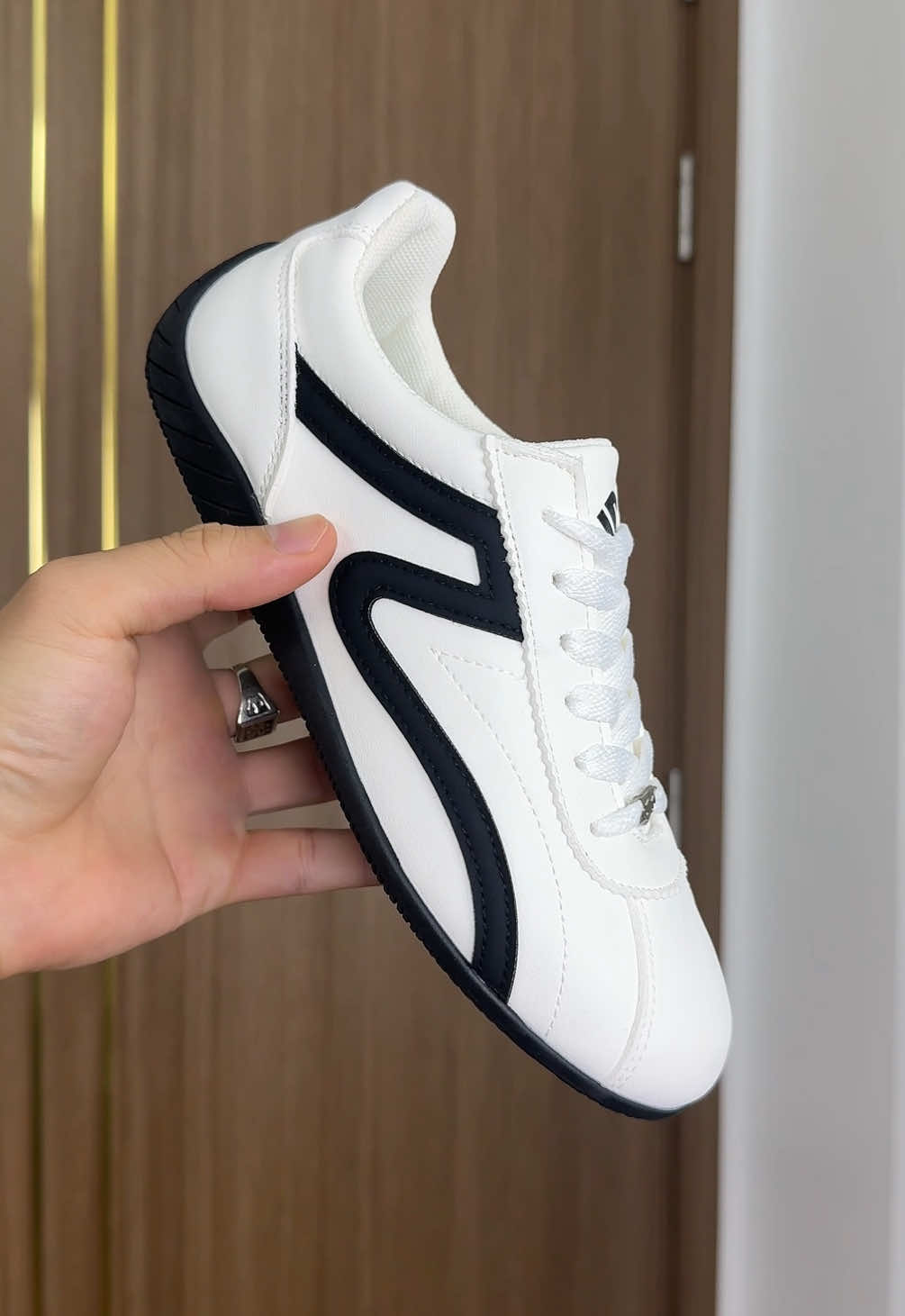 Xin được giá hơn 300k chính hãng, ae xúc ngay còn kịp, đẹp mang đi chơi đi học đi làm đều được nha  #giaythethao #giaychinhhang #secondsunday #sneaker #giay 