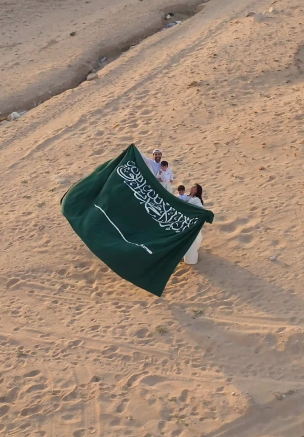 علقوا بصورة  💚🇸🇦 #السعوديه #عقيل_الرئيسي #فرح_الهادي #ادم_الرئيسي #نوح_الرئيسي 