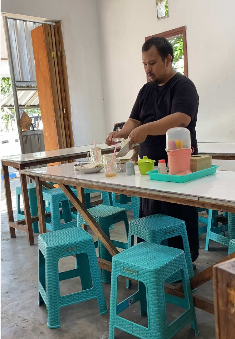 Sementara ditandangi berdua sek ambek bojo, sok mben lek wes wayahe mugi mugi iso ngaryakne tiang katah, aamiin🤲 #segosrudukcaksiraj #nasigulekambingcaksiraj #nasigorengkambingcaksiraj #nasikrengsengankambingcaksiraj #satekambingcaksiraj 