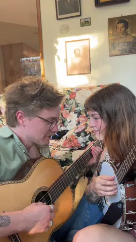we’ve been listening to sooooooo many old panic! and fall out boy and paramore and all kinds of tunes and this is the result :’) But it’s better if you do !  #panicatthedisco#butitsbetterifyoudo#cover#folk#indiefolk#indiemusic#indie#acoustic#banjo 
