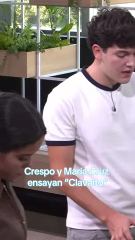 Crespo y María Cruz cantarán “Clavaito” de Abraham Mateo y Chanel en la Gala 2 de Operación Triunfo. Esta ha sido el primer ensayo con @Vic Mirallas #ot #otdirecto #operaciontriunfo #ot2025 #ot25 