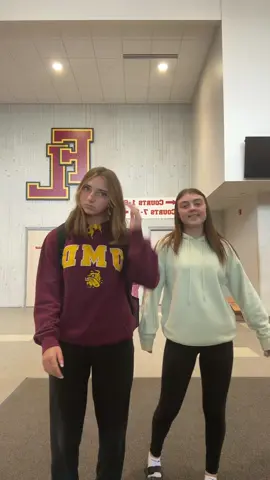 Posting this one too idec #minnesota #schooltiktoks #viralvideo #dancetrend #girl