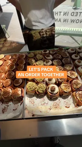 Imagine this is your view all day everyday😮‍💨🤤 #havearoll #cinnamonroll #packingorders #packanorderwithme #vegan 