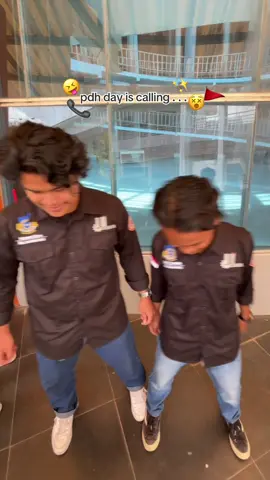 Siapa nih yang pake PDH kalau bingung cari outfit ngampus? 🤔😜
