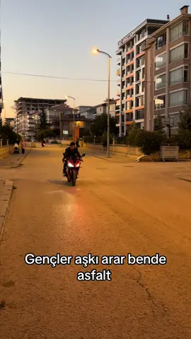 Gençler aşkı arar bende asfalt… #fyp #keşfet #fypage #motorcycle 