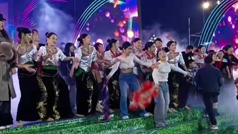 Đừng quên tối 28 - 30/11 chúng ta có hẹn với nhau ở Lễ Khai Mạc Tuần Du Lịch – Văn Hoá Lai Châu 2025 nhé! 🙈 - #honghotlaichau #dulichlaichau #LaiChâu #LaiChau #taybac  Xin cảm ơn source đẹp của tất cả ace Lai Châu! 🥰
