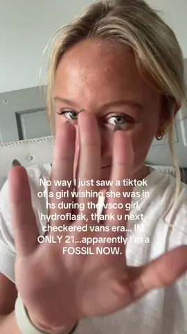 I’m too young to be a fossil!! On a side note can we bring back the vans… #vscogirl #nostalgia #tiktok 
