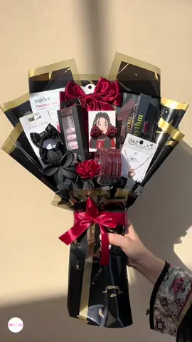 🖤🌹 #giftoclockpk #makeupbouquet #bouquetpk #explorepagetiktokpk #trendingtiktokpk 