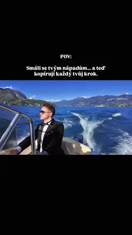 ⚠️Největší hejty jsem nedostal od cizích… ale od lidí, co mě znali nejlíp… Lidé věří jen tomu, co znají… a pokud to sami nežijí, radši to zpochybní. Když ale vidí, že někdo kolem nich maká na svých ambicích, spustí se jejich největší obranný mechanismus: posměch. Ne proto, že bys dělal něco špatně. Ale proto, že jim připomínáš jejich vlastní sny, které nikdy neměli odvahu vytáhnout na světlo. A závist je v tomhle neúprosná. 👉 A právě proto sdílím svůj příběh tady. Aby tě jejich pochybnosti nikdy nezastavily. Sleduj @dan_kuriscak jestli nechceš skončit stejně jako oni.