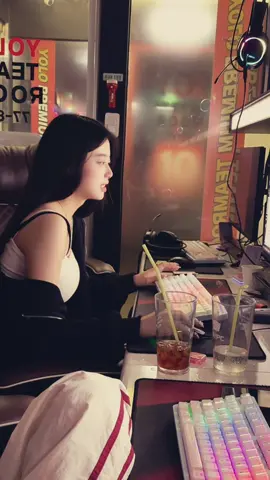 누나 수시원서 쓰는중