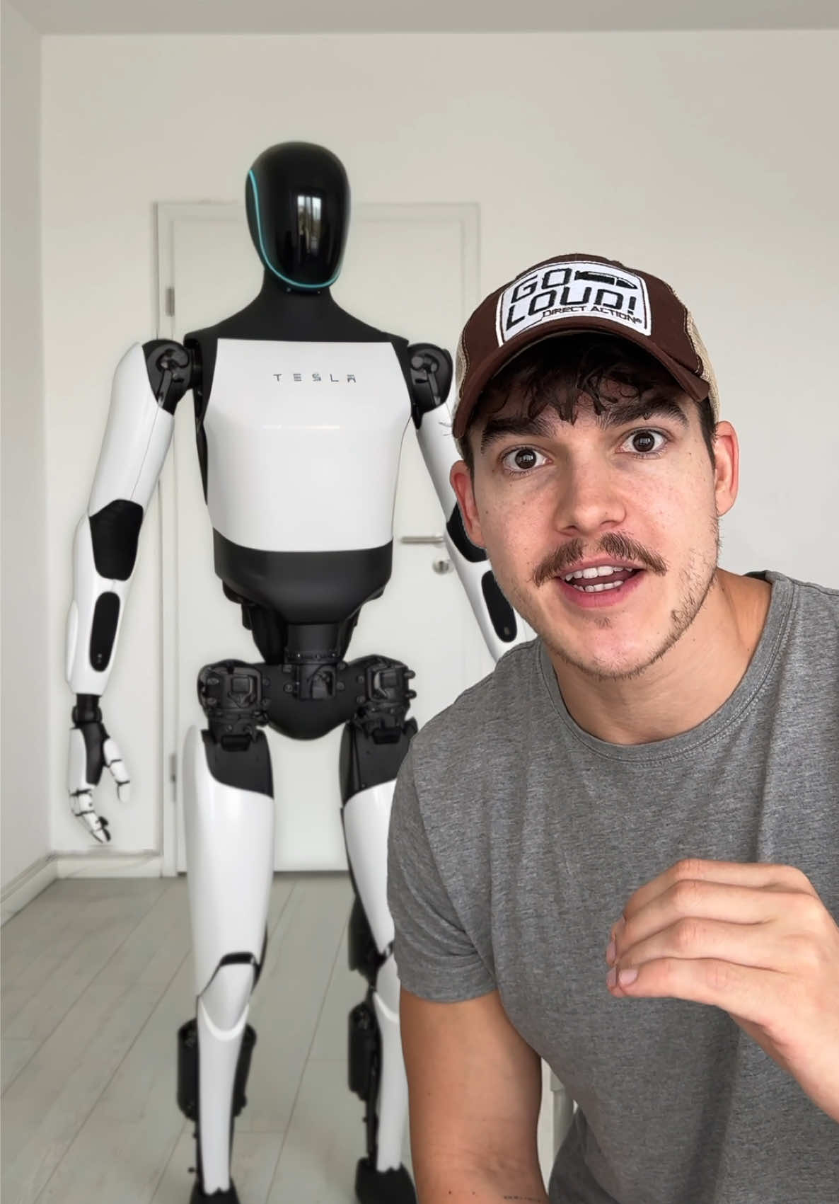 Legalább őszinte! 😂🤖 #teslaoptimus #comedy #stumpfpatrik #literálisan insta: stumpfpatrik ✨
