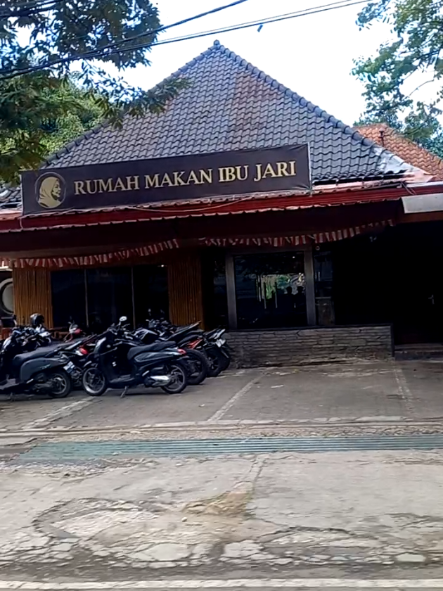 Jl. Bengawan Bandung, Rumah Makan Ibu Jari, Rumah Makeupuccino, Terve Chocolate Bengawan, Smith Steak, dapur Dahapati #jalanbengawanbandung #rumahmakanibujari  #makeupuccinobandung  #tervechocolate #dapurdahapati 