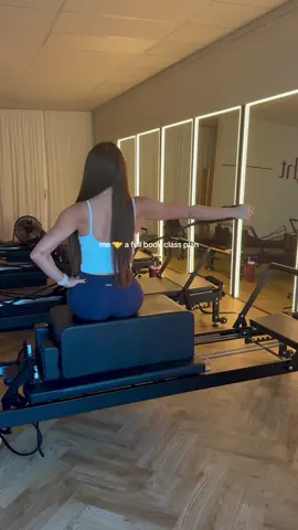 can confirm legs and arms were shaking x #pilatesinstructor #pilatesflow #stealmyflow #fullbodyflow #reformerpilates @Oner Active  