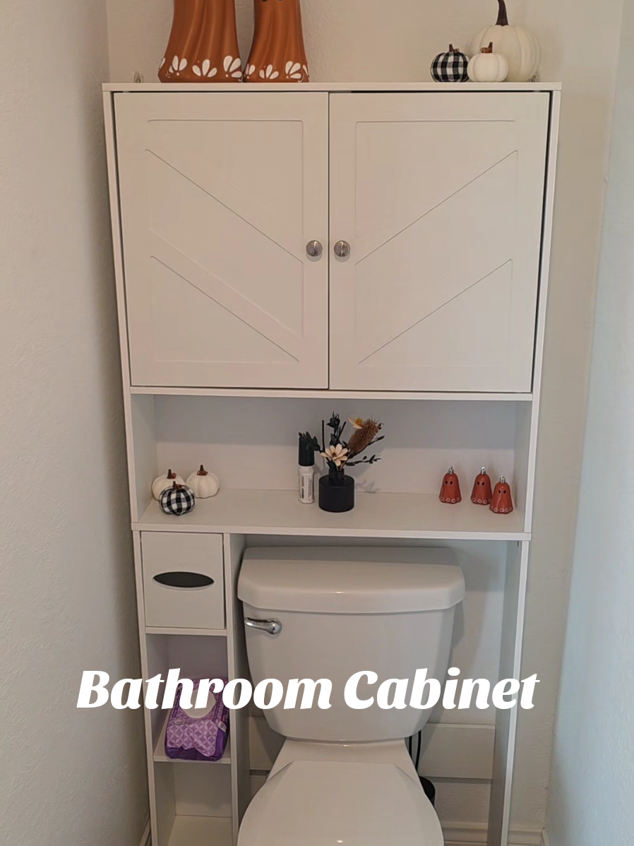 Baño pequeño? ¡Solución grande! 🚽✨ Organiza tu espacio con este gabinete sobre el inodoro 💯 Ideal para toallas, papel higiénico y más 🧴🧻 #bathroommusthave #overthetoiletstorage #bathroomcabinet #TikTokShopFallDealsForYou #TikTokShopBlackFriday 