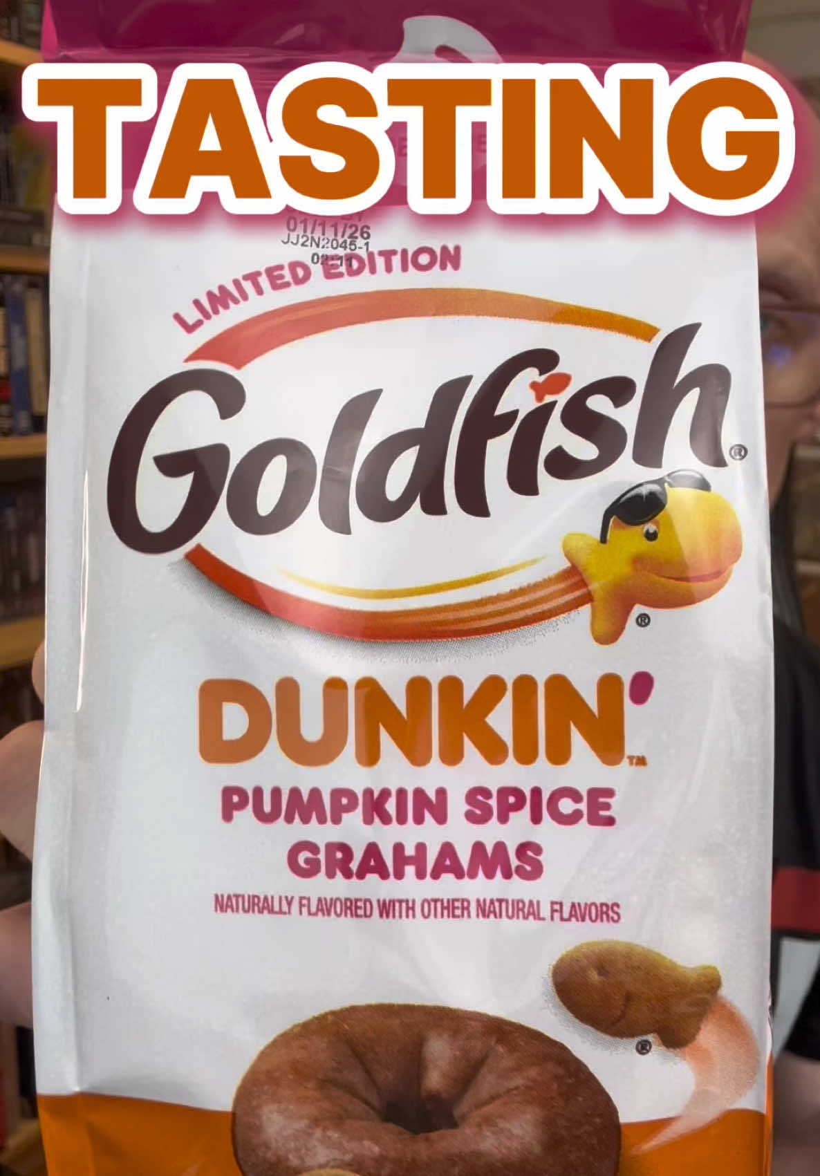 Today I tasted the Limited Edition Goldfish x Dunkin' Pumpkin Spice Grahams Rating: 4.5 / 5 ⭐️ @goldfishsmiles @Dunkin' #goldfish #dunkin #fypシ゚viral #pumpkinspicegrahams #fyp 