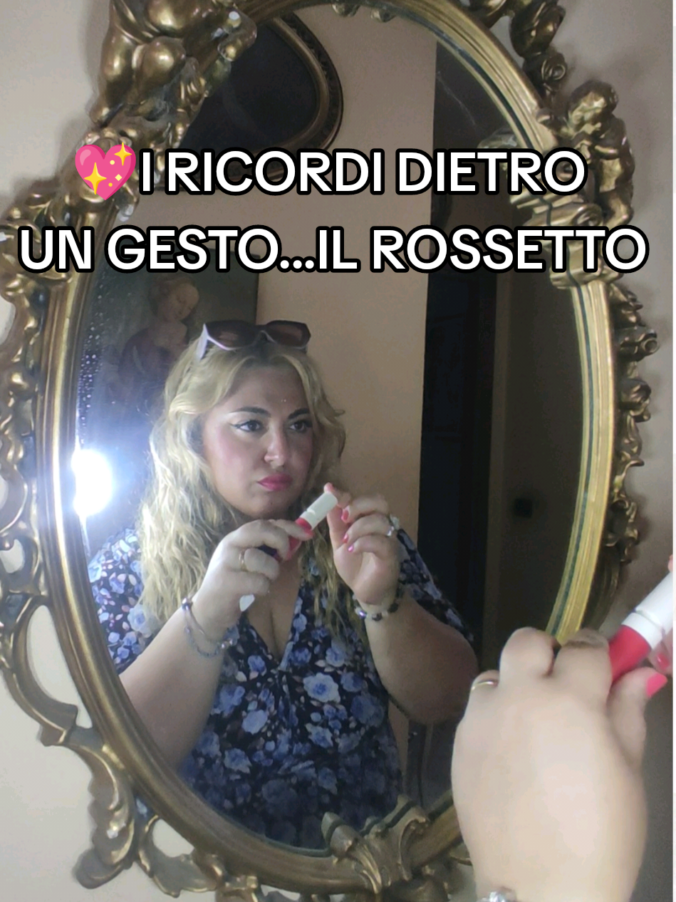Mettersi un rossetto 💄...Ci sono gesti che ti restano nel cuore ✨ Da bambina sognavo guardando mia mamma allo specchio…💖 oggi il mio rossetto Farmasi mi ricorda che prendersi cura di sé è molto più che make-up: è un atto d’amore verso se stesse 💄💕 E tu, qual è il gesto beauty che ti emoziona ancora oggi? scrivimelo nei commenti 💬 #beautyroutineitalia #rossettofarmasi #donnecheispirano