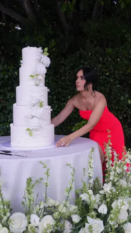 Besties wedding cake! How does it look? #cakesbymarian #cakeart #weddingcake #proposal #engaged 