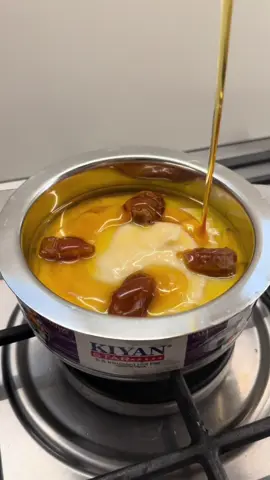 نسميه ( عيش ، أو معقول ) وفيه ناس يسمونها مشغوثة ، سويتها بطريقة الشيف @بندر الشهري   ضبطت 💯 ،  الطريقة : > المقادير بنفس الكاس . كاس لبن  كاس موية  كاس الا ربع طحين ( انا استخدمت الصقر ) . الملح حسب الرغبة .. نخلطها مع بعض بالمضرب مزبوط وبعدين نحطها ع النار .  لين تبدا تثقل وتنفصل بالقدر عن القاع . نصبها بحافظة او صحن تقديم ونحط عليها السمن والعسل .       وبالعافية♥️♥️♥️.         #الشعب_الصيني_ماله_حل😂😂 #explore #اكسبلور #الطايف #جنوبي 