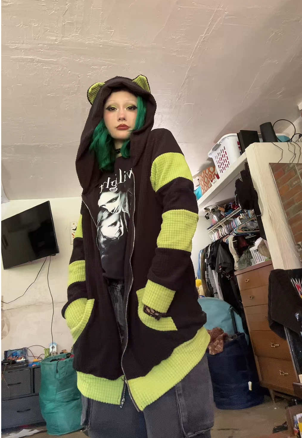The material is weird but like not in a bad way? Definitely thinner material but perfect for fall still #ad #freesample #cathoodie #sweater #zipuphoodie 