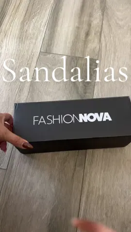 Island Gatewsy Flat Sandal, ame estás sandalias de FashionNova cómodas y hermosas que quedan! #sandals #sandalias #sandaliasfemininas #flatsandals #flatsandal 