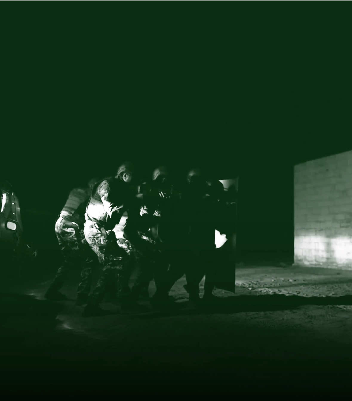 دونها دمنا نهديه فوق التراب والبحور بدمانا ينقلب لونها #وزارة_الداخلية 