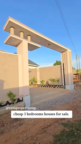 #foryoupage #foryou #realestate #luxuryhomes #interiordesign New projects of 3 bedrooms houses for sale ranging from @130m to @140m  each house with 3 bedrooms located on entebbe road. 