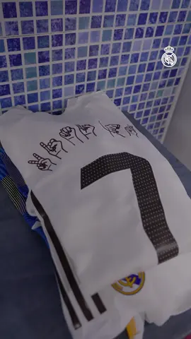 🧏👕 Real Madrid's SPECIAL shirts for International Day of Sign Languages! #RealMadrid 