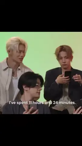 IM CRYING they all thought riki was chronically online for a second, but turned out he was looking at the weekly average 😭😭 Q. what is ur screen time? 🐣:I've spent 11 hours& 24 minutes… 👥:HUH??😨😦😧 🐈:nah u gotta look at the daily average! 🐣:daily average? AHH 6h& 55m😆😂😂#ni_ki #jungwon #enhypen #engene 