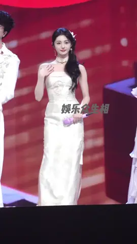 Chu Khiết Quỳnh nhảy 