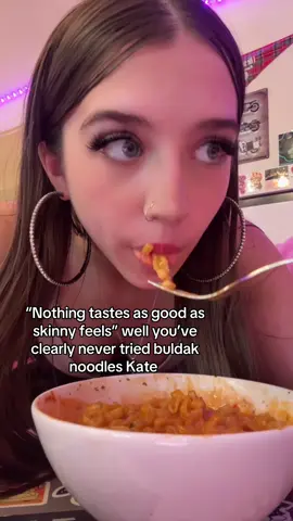 Girl please #katemoss #buldakramen #ramen #Foodie #fyp 