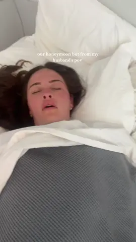 had to give yall a little peak before detailed vlogs 😂 inspo from miss @spencer barbosa🧚🏻 #greecehoneymoon #husbandpov #honeymoondiaries #marriagehumor 